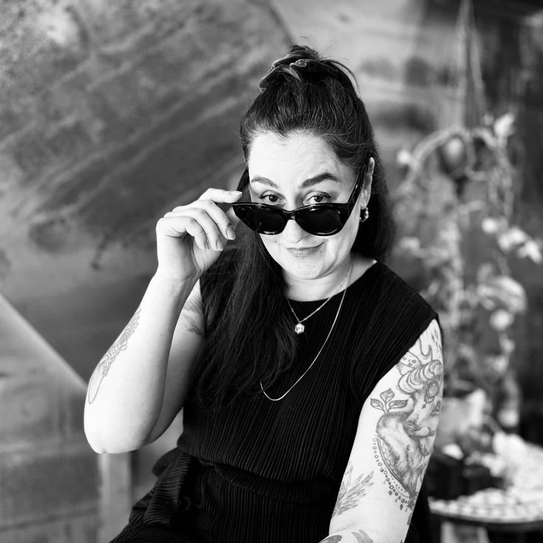 Porträtt av tatueraren Julia Landehag på Zoi Tattoo House i Malmö