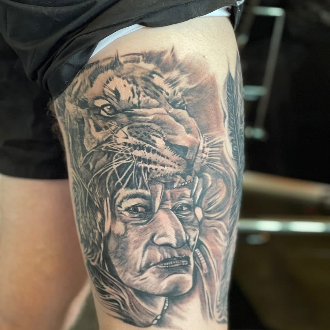 Chicano-tatuering i gråskala av Kain Toro, Zoi Tattoo House Malmö