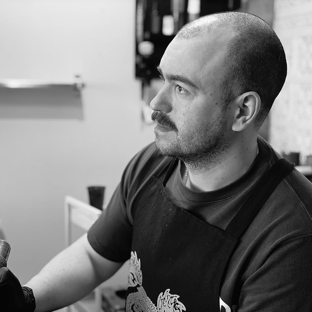 Porträtt av tatueraren Wolegan på Zoi Tattoo House i Malmö